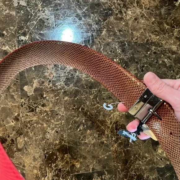 NWT Small White House/black market reversible belt. A322 - Picture 4 of 6